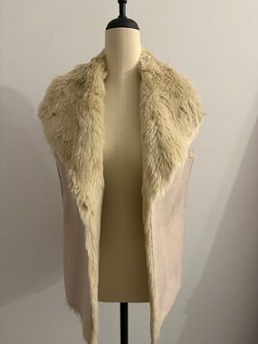 LOFT Faux Fur Trim Vest in Cream & Taupe